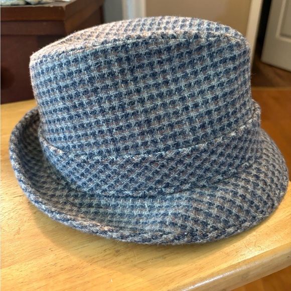 Stylish‎ Blue Houndstooth Fedora with Feather Accent - Picture 2 of 4